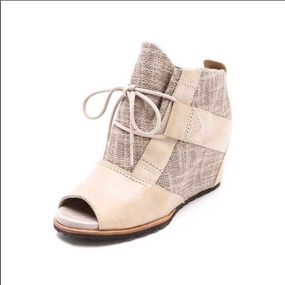 Sorel Lake Tan Cream Wedge Booties Peep 